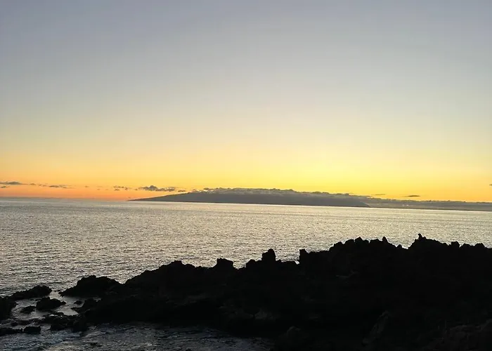 Sunset Haven: Amazing With Relaxing Ambiance And Scenic Views *